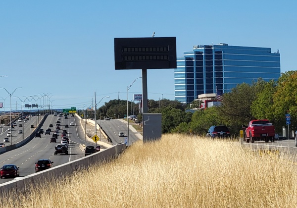 Frontage road DMS photo